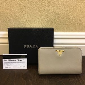 prada medium saffiano wallet